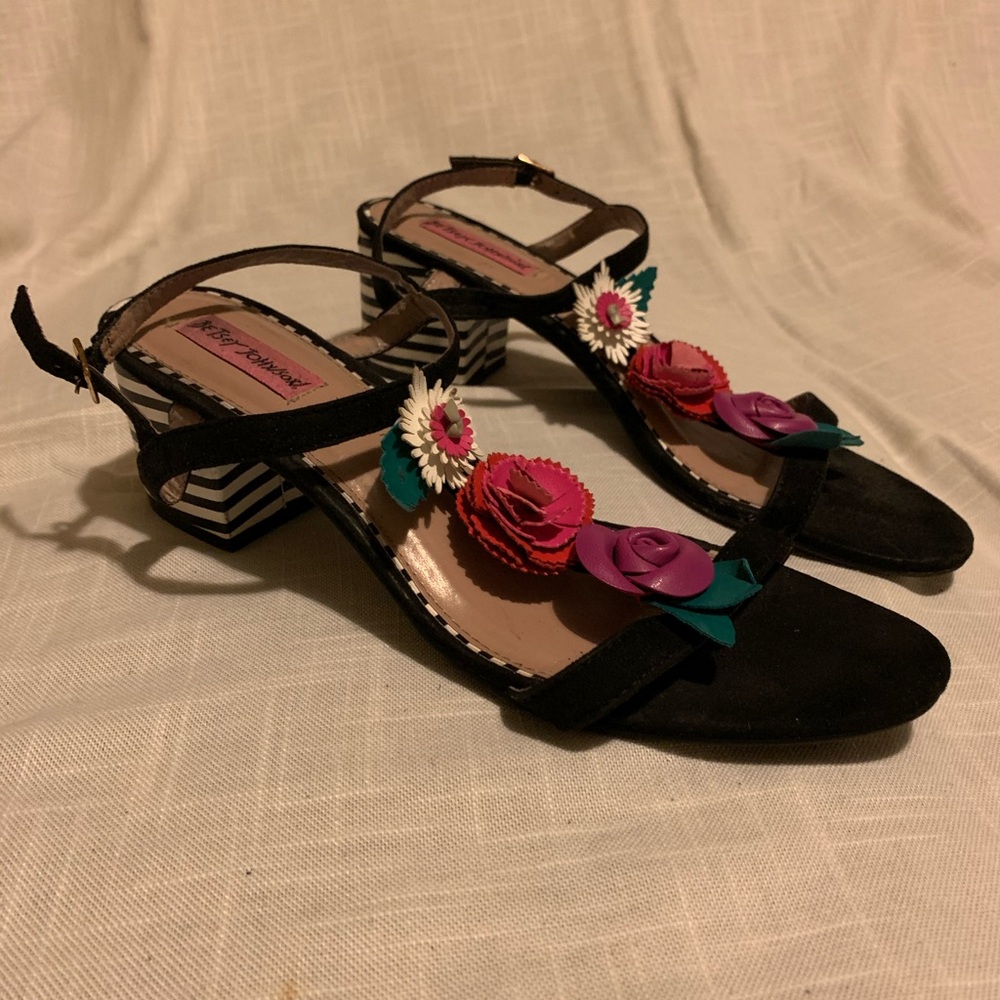 Flower platforms heels
